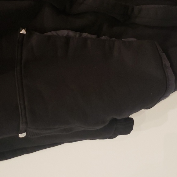 WILFRED Free Aritzia Black Hoodie Gold Diamond Studs Womens Large - Picture 4 of 9